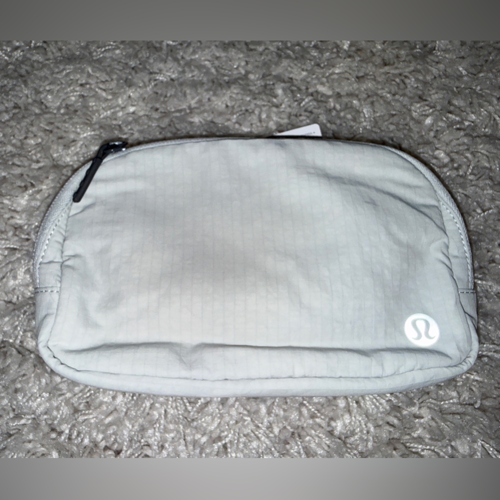 Lululemon Silver Grey Vapor VAPR Ripstop Everywhere Belt Bag Fanny pack NWT